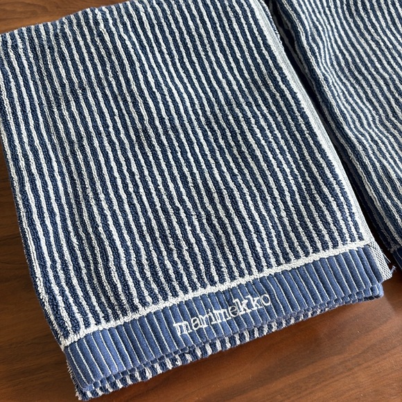 Marimekko Striped Towels 2 Pieces: 1 Bath Towel And 1 Hand Towel - Picture 2 of 7